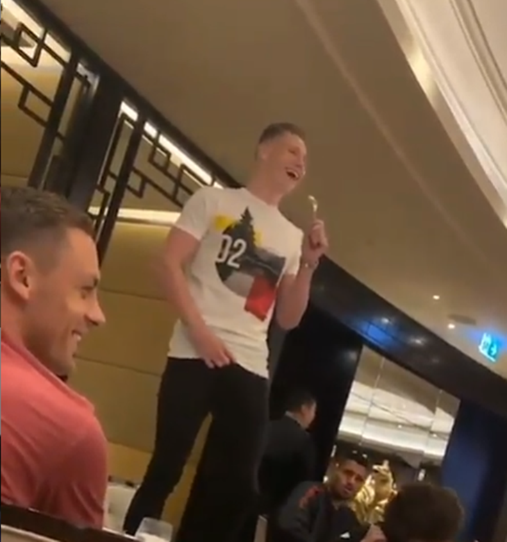 FANATIK: Igrač Manchester Uniteda može slobodno u pjevačke vode