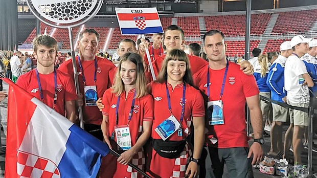 Svečano otvorene 15. EYOF u Bakuu, hrvatsku zastavu nosila Ana Viktorija Puljiz