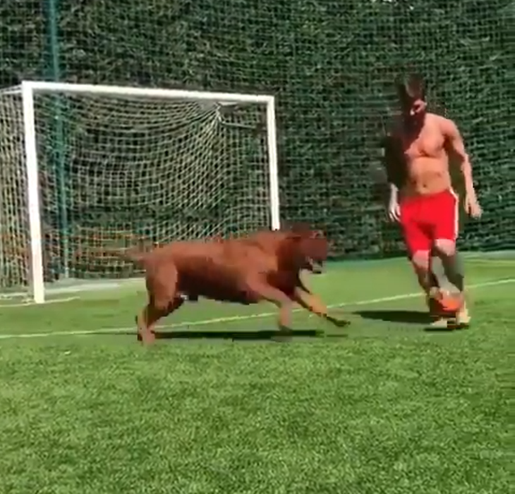 FANATIK: Lako je Messiju kad ima s kim igrati