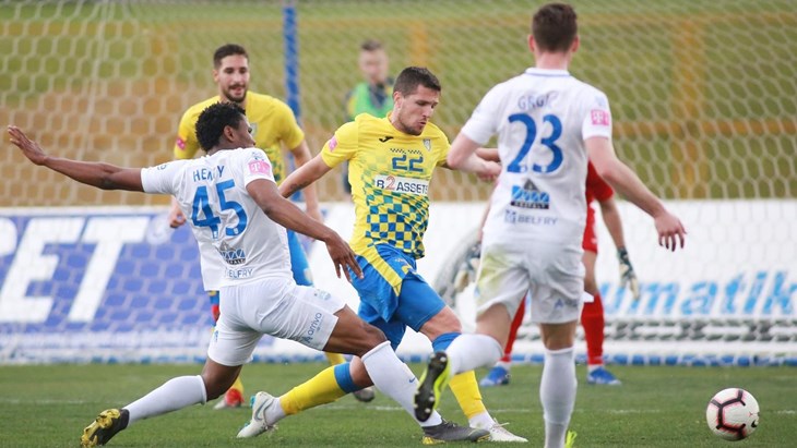 Henty i Knežević srušili Ujpest na gostovanju