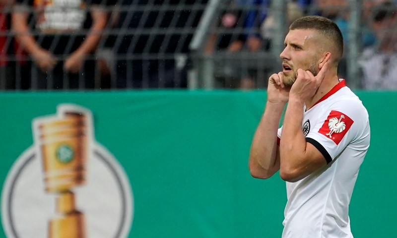 Bobić potvrdio: Ante Rebić ide prema Milanu, Andre Silva stiže u Eintracht