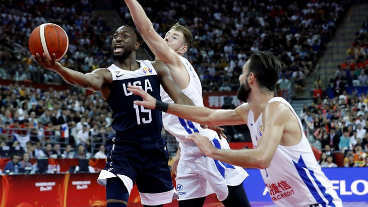 Kemba Walker iznesen s terena, čini se bez ozbiljnijih posljedica