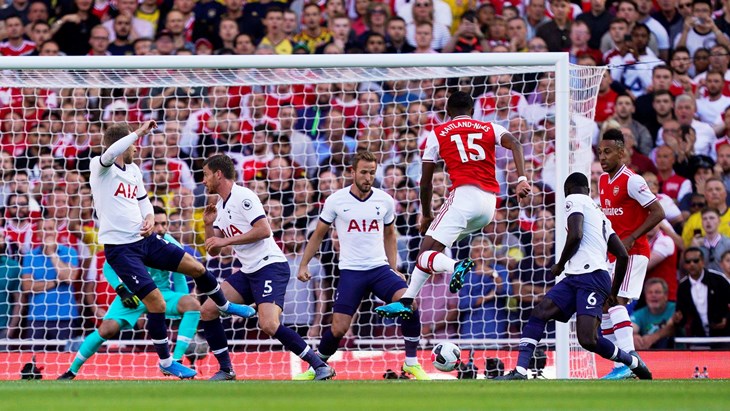 Arsenal se vratio iz zaostatka od dva pogotka i izvukao bod u sjajnom londonskom derbiju