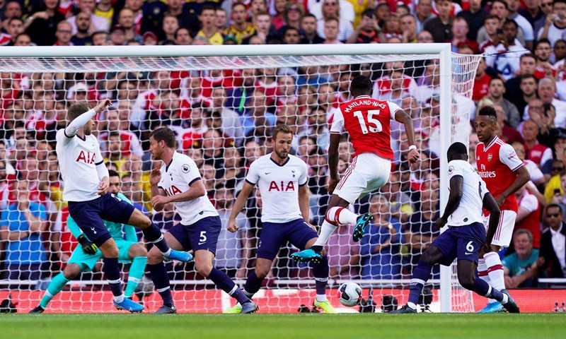 Arsenal se vratio iz zaostatka od dva pogotka i izvukao bod u sjajnom londonskom derbiju