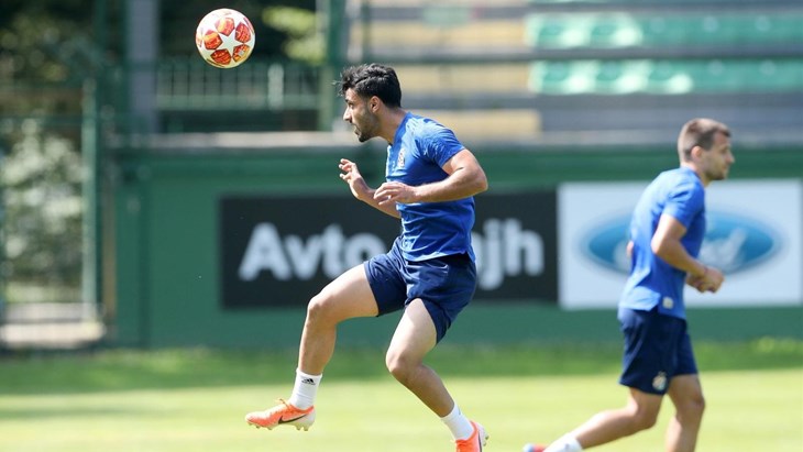 Lokomotiva dobila na posudbu Moharramija, a Datković otišao u Španjolsku