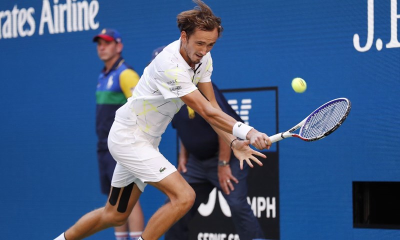 Zverev i Medvedev u borbi za titulu u Šangaju