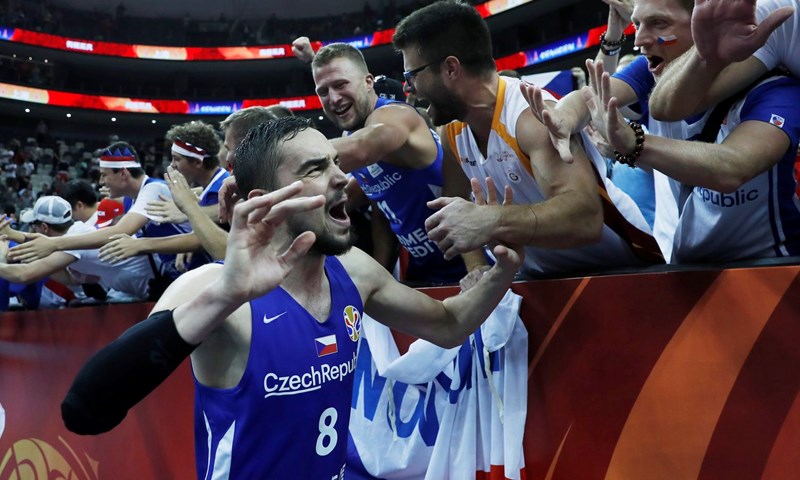 Satoransky i Bohačik poslali Giannisa i Grke kući