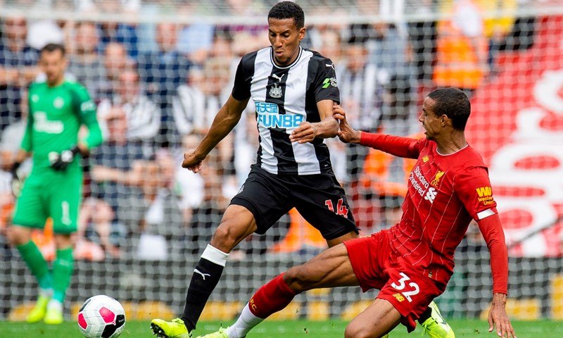 Liverpool preokretom do pobjede protiv Newcastlea, Mane s dva gola pokrenuo domaćina