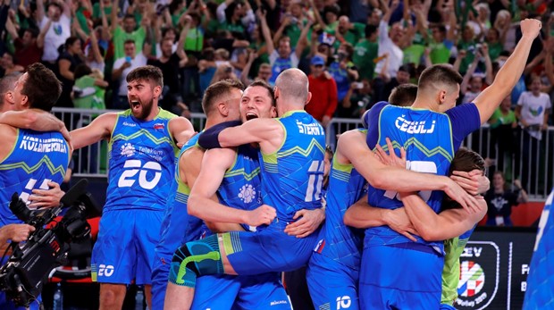Slovenija na nogama: Odbojkaši prošli u finale Europskog prvenstva