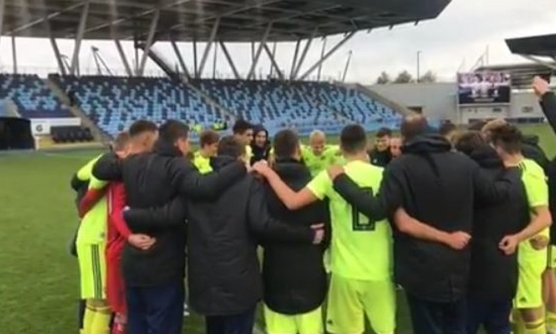FANATIK: Mlada Dinamova momčad raspjevana na centru nakon remija u Manchesteru
