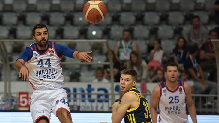 Žalgiris pred pet tisuća navijača slavio protiv Efesa, Simon vrlo dobar