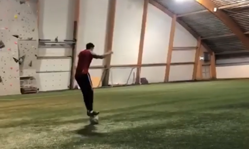 FANATIK: Primanje lopte kakvo samo poželjeti možete