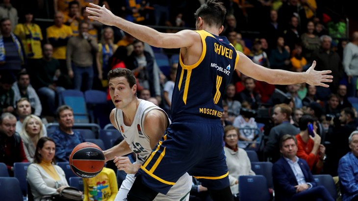 Perasović pao u zadnjoj četvrtini, Efes na krilima Micića i uz pomoć Simona slavio protiv Zvezde