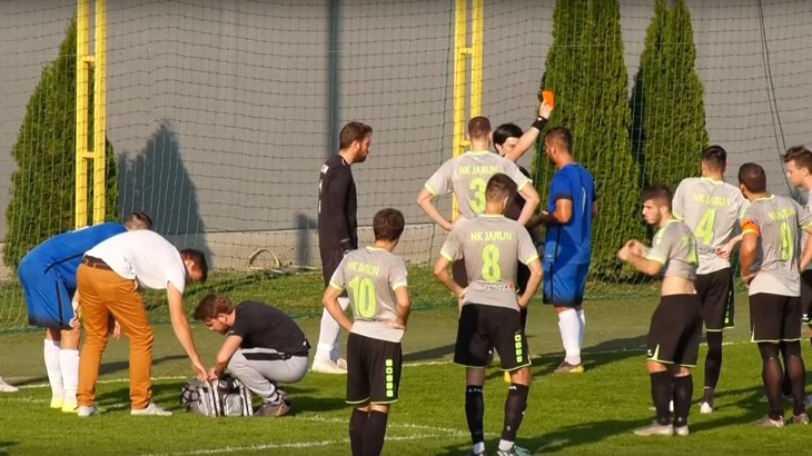 VIDEO: Povišena nervoza u Lučkom i tri isključenja nakon okršaja u petercu