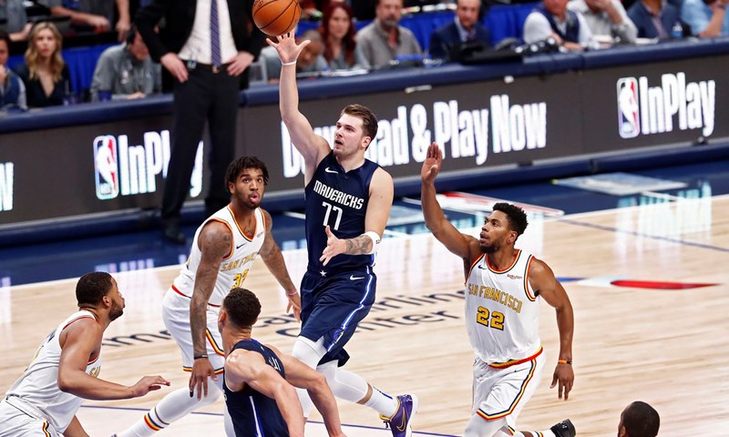 Večer za pamćenje: Simmons, Dončić, Warriorsi, Harden, Spursi, Robinson...