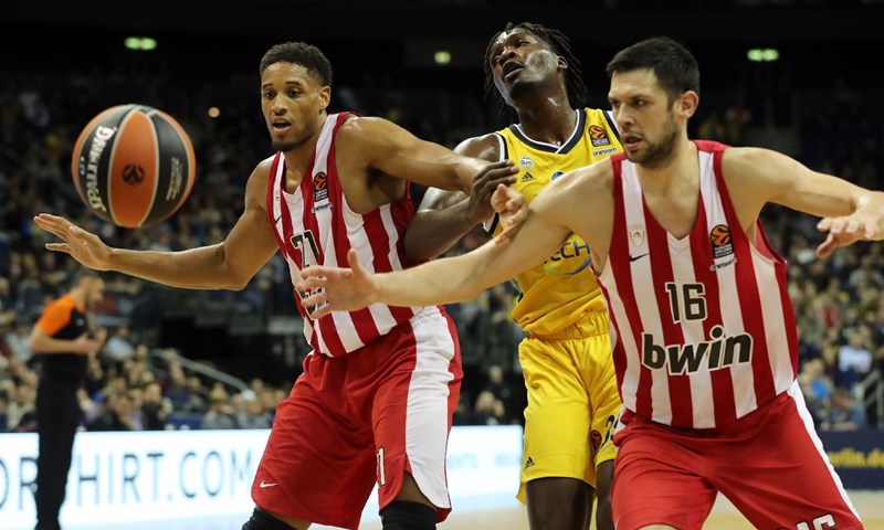 Simonov Efes nanio Milanu prvi domaći poraz, Zvezda slavila kod Žalgirisa