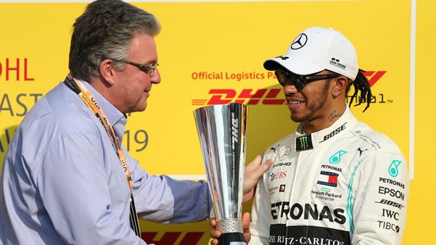 Hamilton slavio i u Abu Dhabiju i došao korak bliže Schumacheru