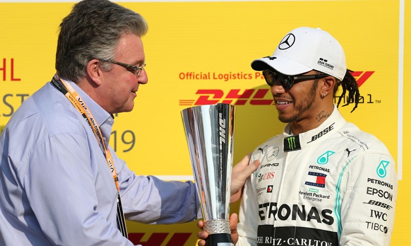 Hamilton slavio i u Abu Dhabiju i došao korak bliže Schumacheru