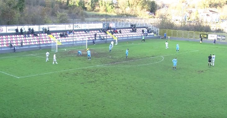 VIDEO: Croatia na teškom travnjaku u Zmijavcima napunila mrežu fenjeraša