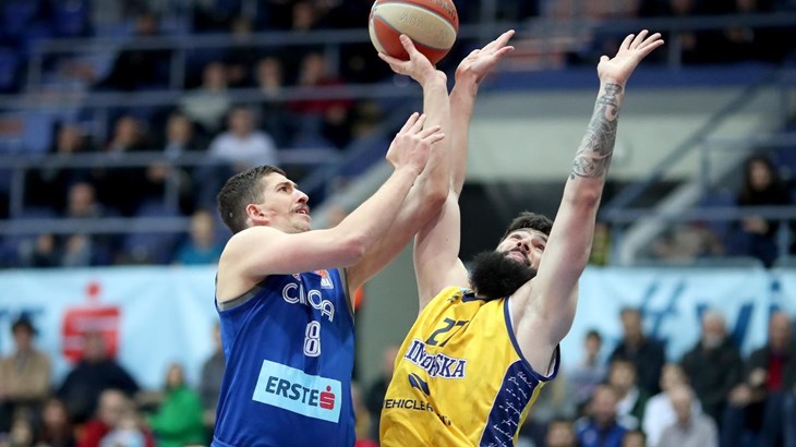 Bundović uzvraća udarac: "Tko se najviše ulizuje treneru? Novačić"