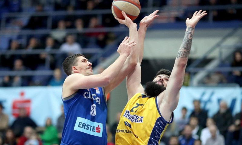 Bundović uzvraća udarac: "Tko se najviše ulizuje treneru? Novačić"