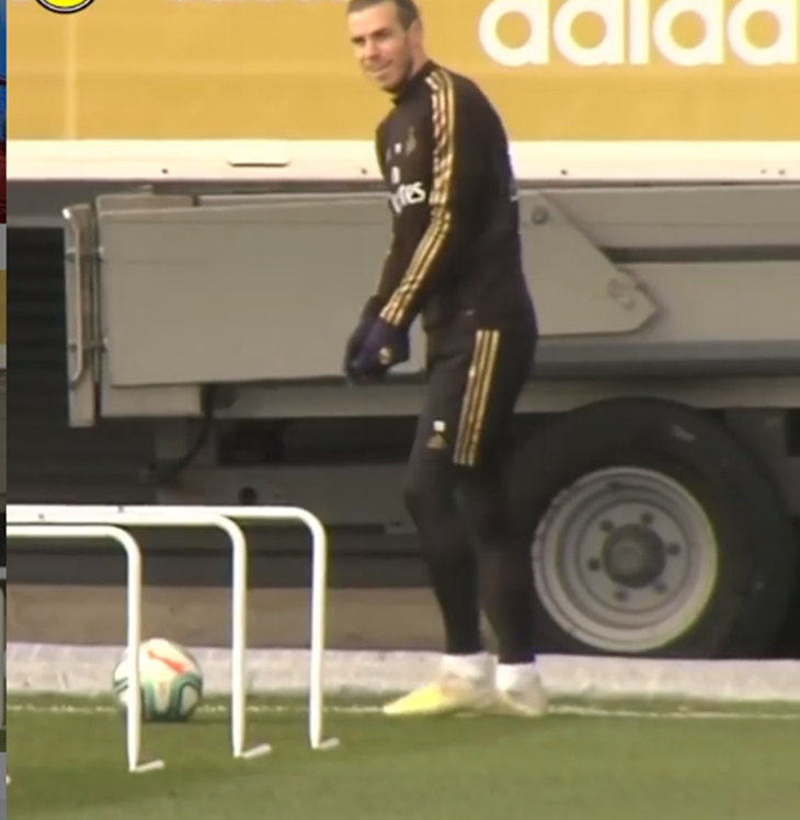 FANATIK: Bale ne propušta priliku "zaigrati" golf na treningu