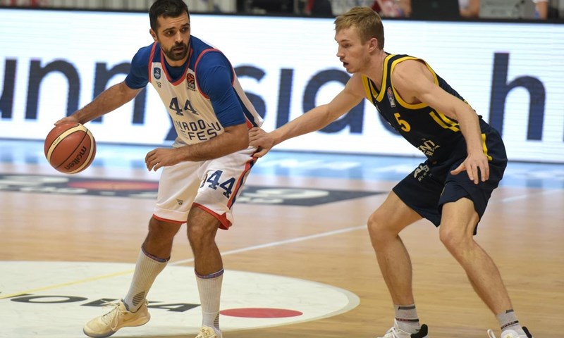 Večer gostiju u Euroligi, Simon dvoznamenkast u dvoboju velikana