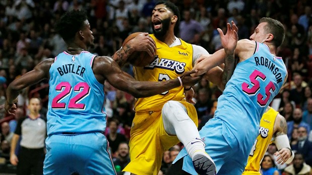 Sjajni Chris Paul predvodio Thunder, lagodna pobjeda Lakersa uz ozljedu Davisa