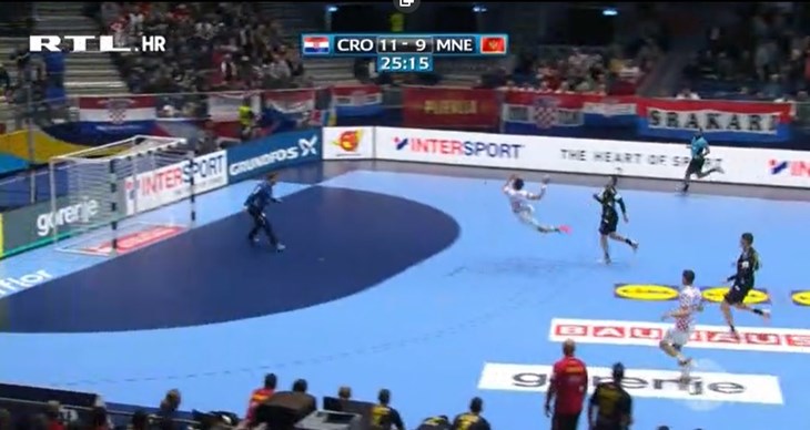 VIDEO: Karačić promašio zicer, crnogorski vratar briljantno je obranio