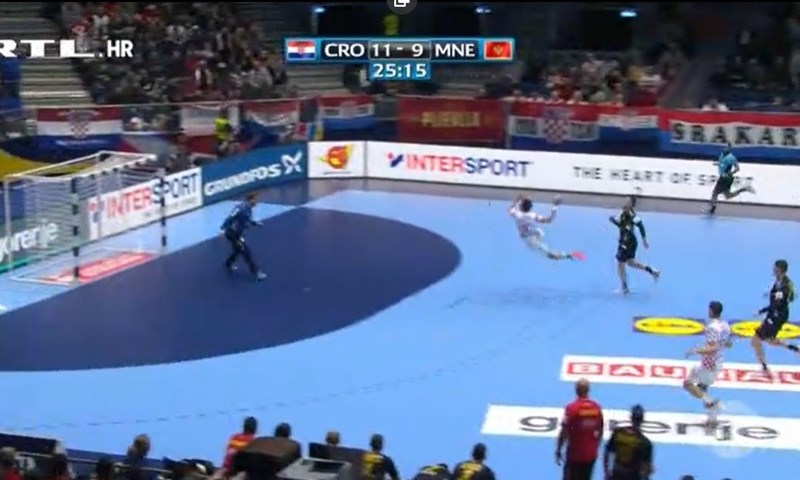 VIDEO: Karačić promašio zicer, crnogorski vratar briljantno je obranio