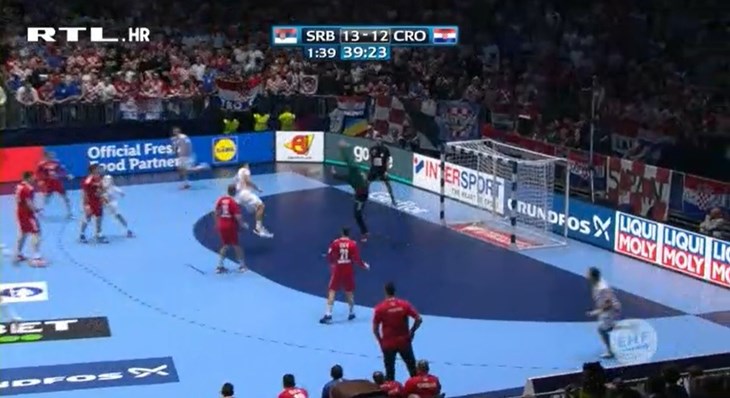 [VIDEO] Srpski vratar obranio zicer pa razljutio hrvatske navijače