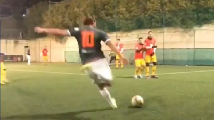 FANATIK: Francesco Totti pokazao kako još uvijek ima top u nogama