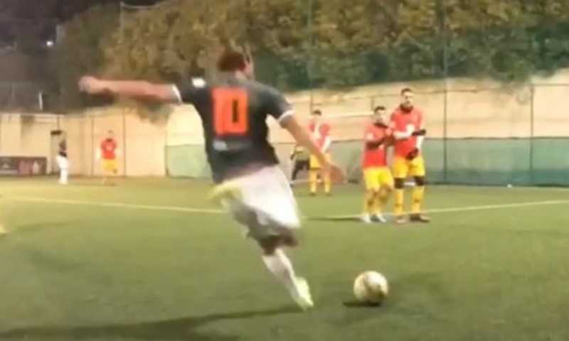 FANATIK: Francesco Totti pokazao kako još uvijek ima top u nogama