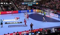 Najlošiji trenutak utakmice: Karačić se nakon prekršaja uhvatio za koljeno