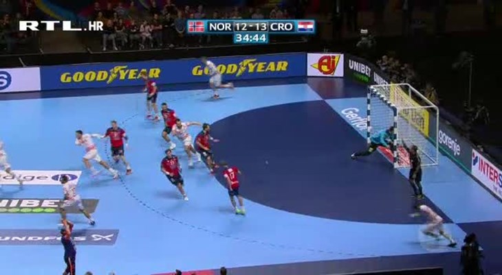 [VIDEO] David Mandić postigao gol iz kontre i bacio tribine u trans