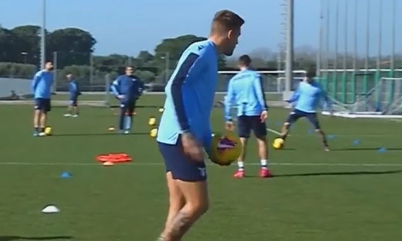 FANATIK: Milinković-Savić zna kako zavrnuti loptu