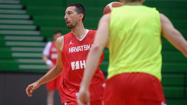 Hrvatski košarkaši poraženi od Slovenaca, igrali i Hezonja i Šamanić