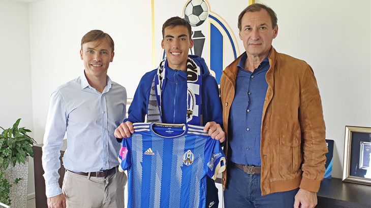 Roko Šimić stavio potpis na profesionalni ugovor s Lokomotivom