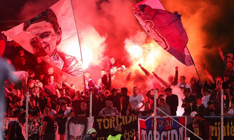 Novčane kazne za Hajduk i Rijeku zbog pirotehnike