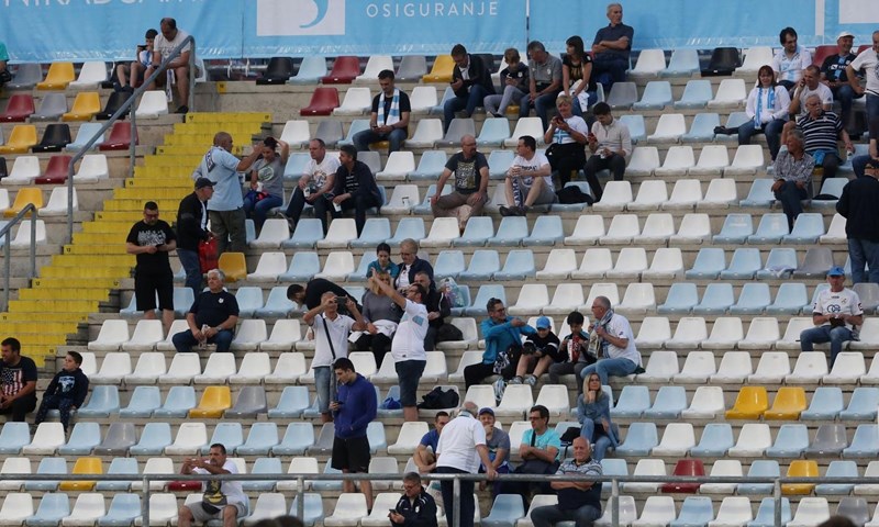 Iz Rijeke apeliraju na navijače na držanje razmaka na tribinama
