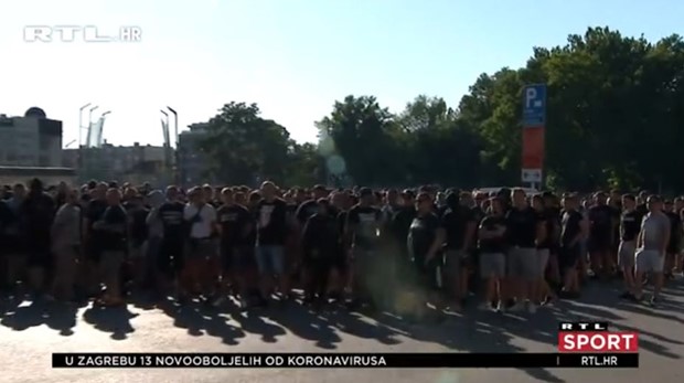 [VIDEO] Mirni prosvjed Bad Blue Boysa u Maksimiru, predstavnici navijača na razgovoru u klubu