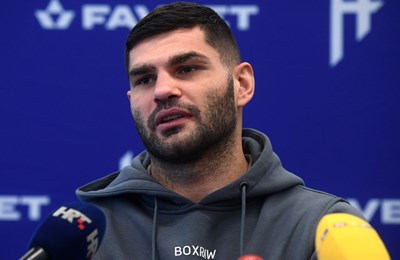 Itauma na nosilima napustio ring, Warren potvrdio da je završio u bolnici