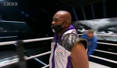 [VIDEO] Povratak u ring, ulazak Tysona i Jonesa Juniora