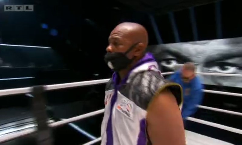 [VIDEO] Povratak u ring, ulazak Tysona i Jonesa Juniora