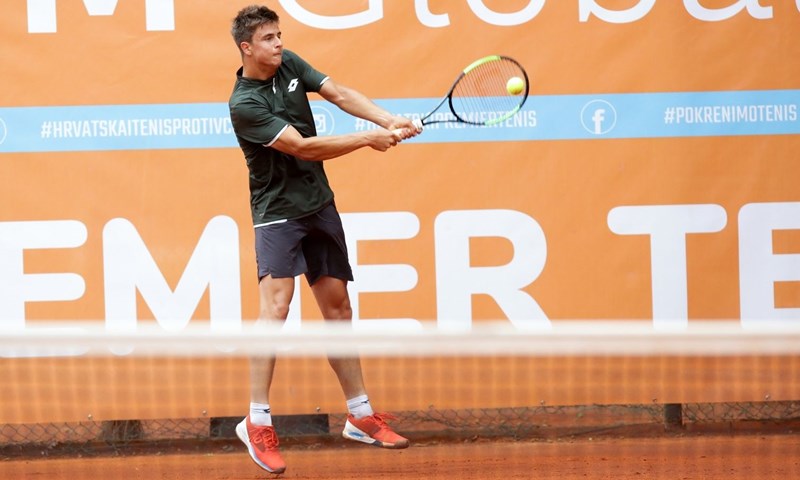 Duje Ajduković lakoćom svladao Arnaboldija za polufinale turnira u Portugalu