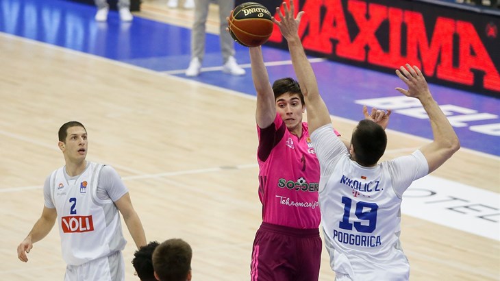 Budućnost zaustavljena, Mega joj nanijela prvi poraz