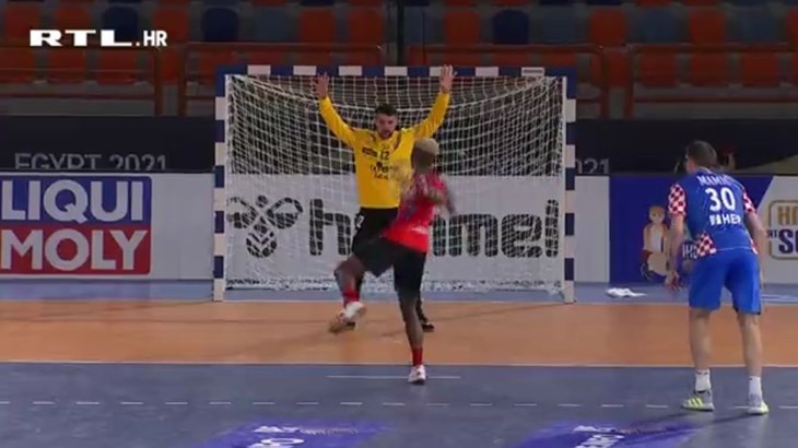 [VIDEO] Hrvatska bježi Angoli koja je dobila i crveni karton