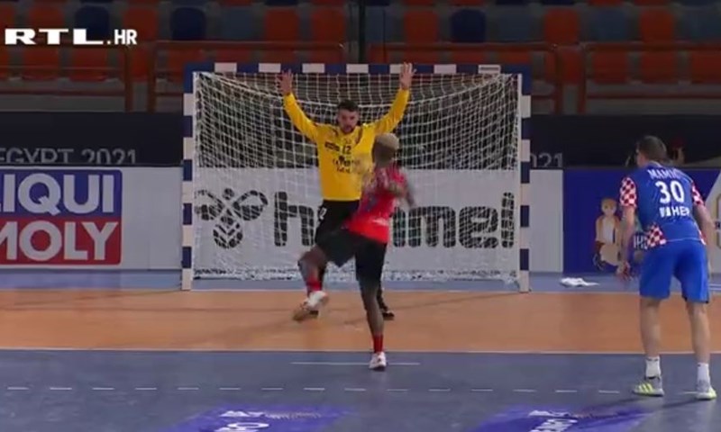 [VIDEO] Hrvatska bježi Angoli koja je dobila i crveni karton