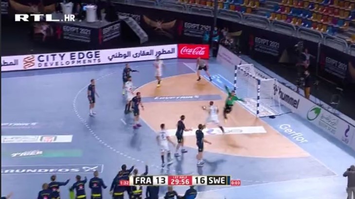 [VIDEO] Palicka akrobatskom obranom zaključio prvo poluvrijeme