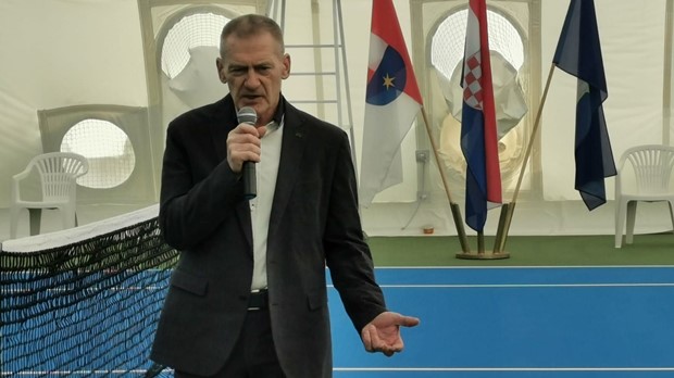 Novi teniski centar niče i u Čakovcu, postavljena dva terena s tvrdom podlogom